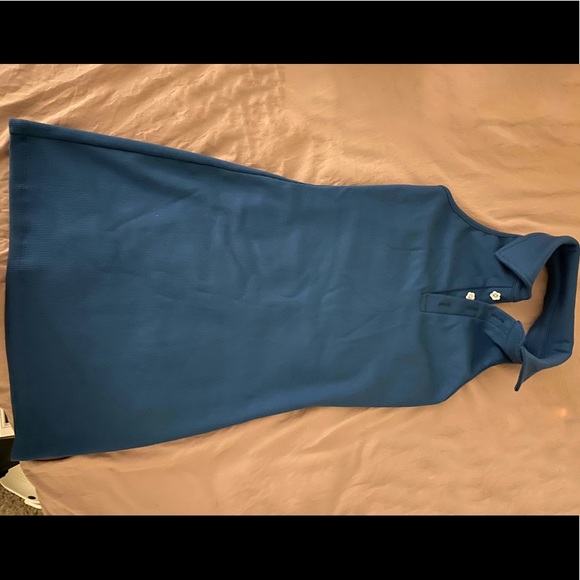 Korean-style women's sleeveless dress with a solid color slim fit designed. - Picture 7 of 8